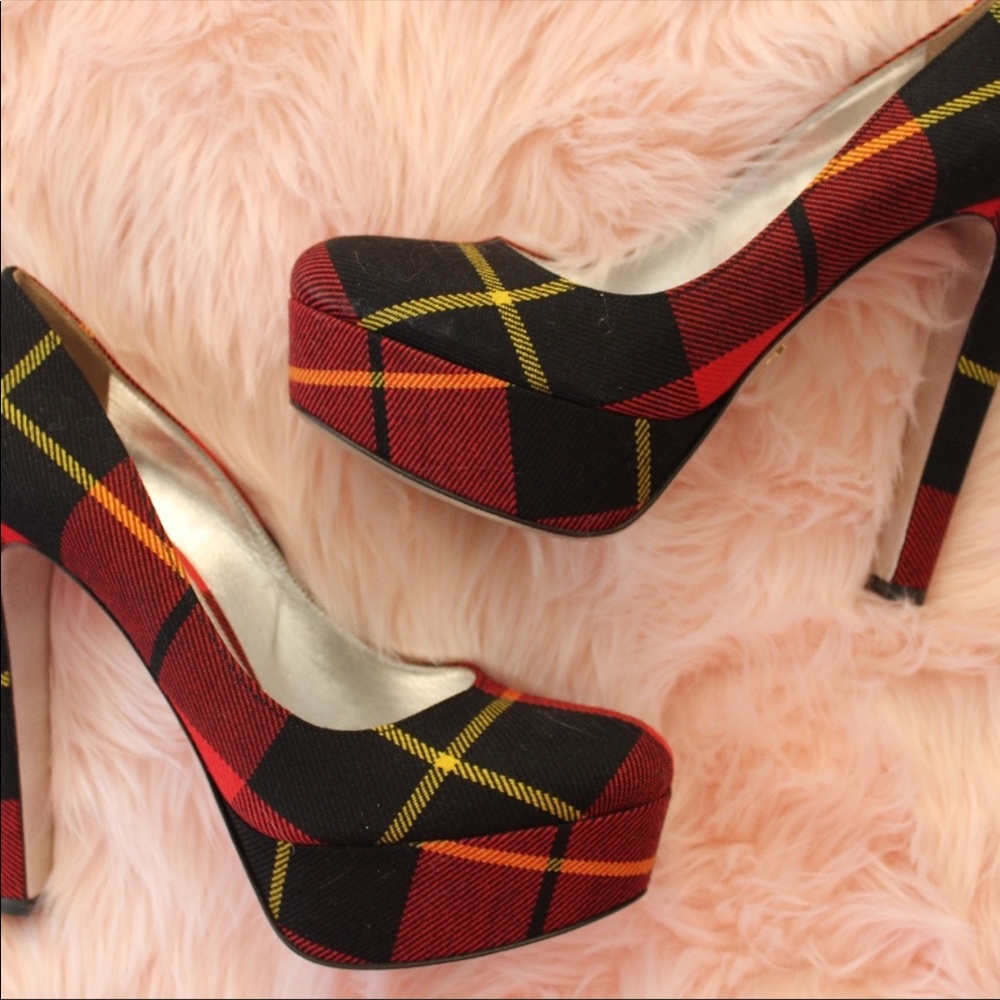 Holiday Prada Never Worn Plaid Stacked Heel - Picture 6 of 10
